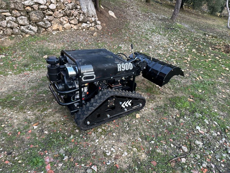Ampliar 'Rotavator WallyUGV R900 RC'